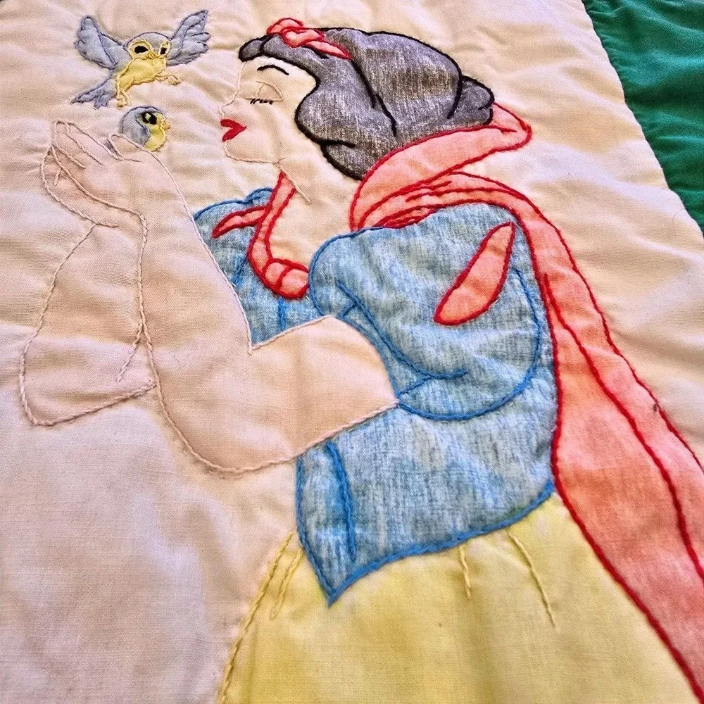 50/70s VTG Handmade Disney Snow White & 7 Dwarfs Quilt  45